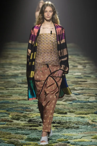 Look 2